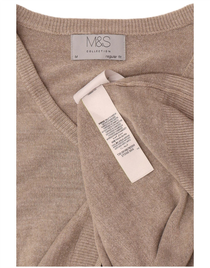 Мужской джемпер стандартного кроя с v-образным вырезом Marks & Spencer, средний бежевый в крапинку