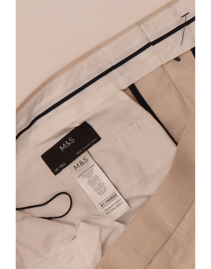 Мужские зауженные брюки-чиносы Marks & Spencer W36 L30 бежевого цвета из полиэстера
