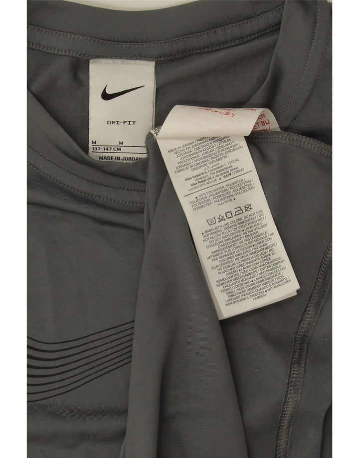 Футболка с рисунком Nike Dri Fit для мальчиков, топ 10–11 лет, средний серый полиэстер