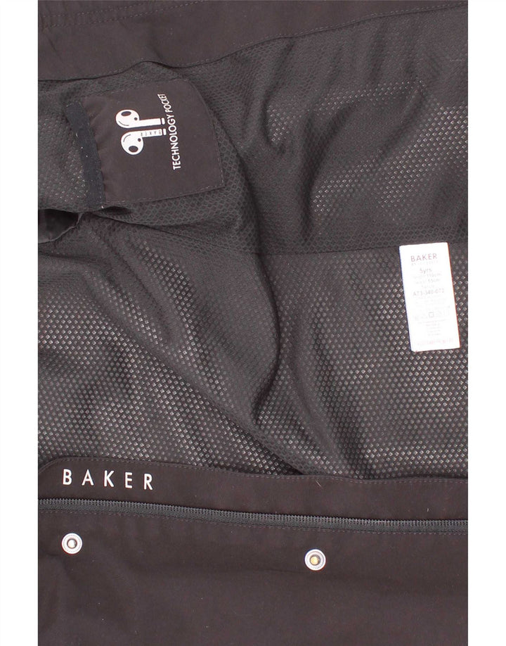 Дождевик с капюшоном и рисунком Ted Baker для мальчиков 4–5 лет, черный полиэстер