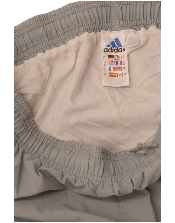 Мужские спортивные шорты ADIDAS из полиэстера среднего серого цвета