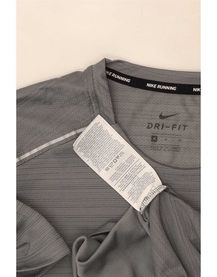 Мужская футболка Nike Dri Fit из полиэстера среднего серого цвета в полоску