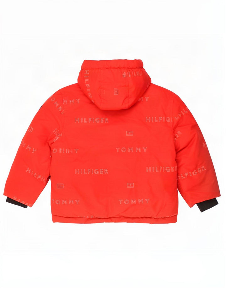Tommy Hilfiger Утепленная куртка с капюшоном и графическим рисунком для мальчиков 3–4 года, красный полиэстер