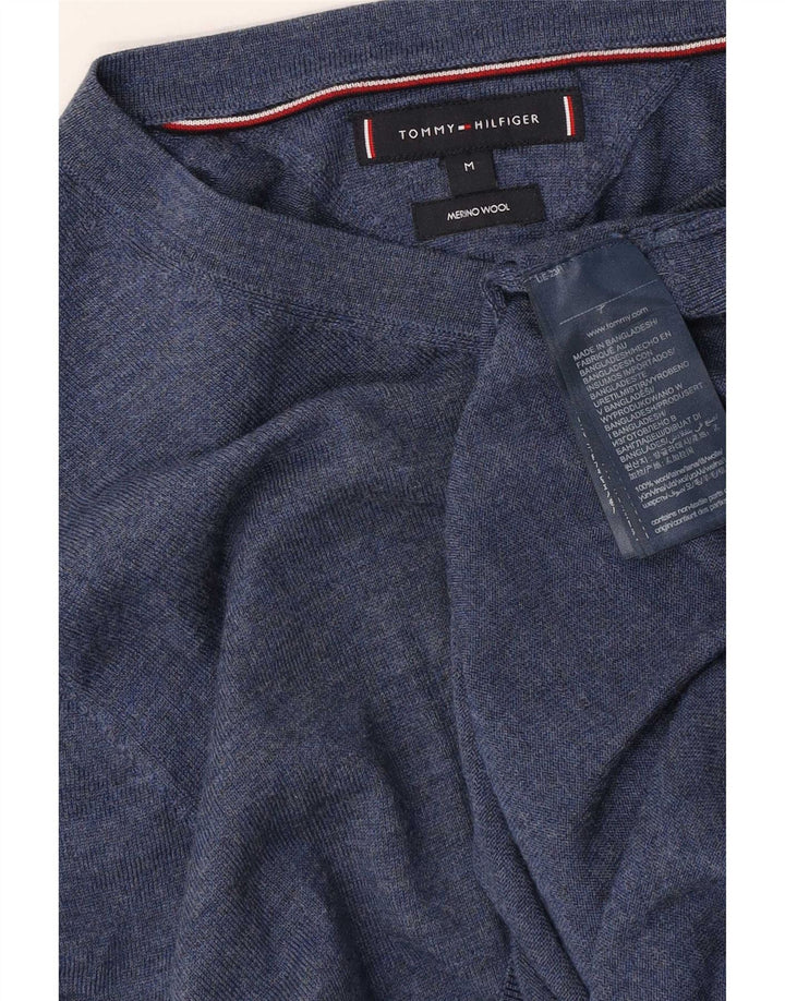 Мужской джемпер с v-образным вырезом Tommy Hilfiger, средний синий из мериносовой шерсти