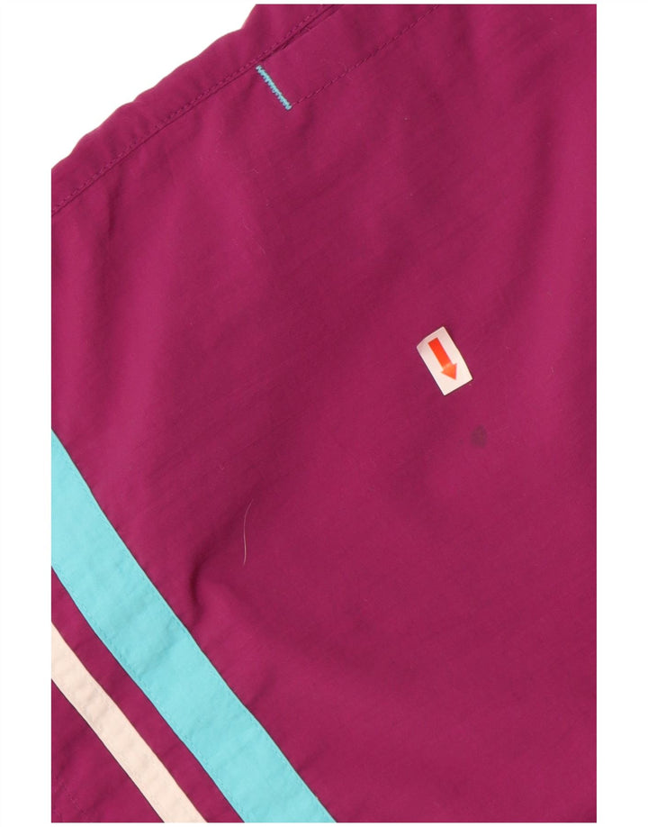 Мужские спортивные шорты FILA из полиамида в фиолетовую полоску среднего размера