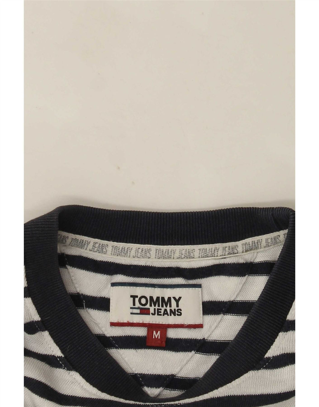 Мужская футболка Tommy Hilfiger среднего размера в белую полоску