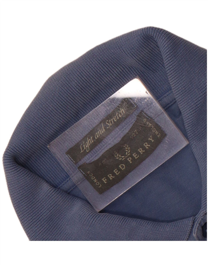Мужская легкая и эластичная рубашка-поло Fred Perry среднего синего цвета