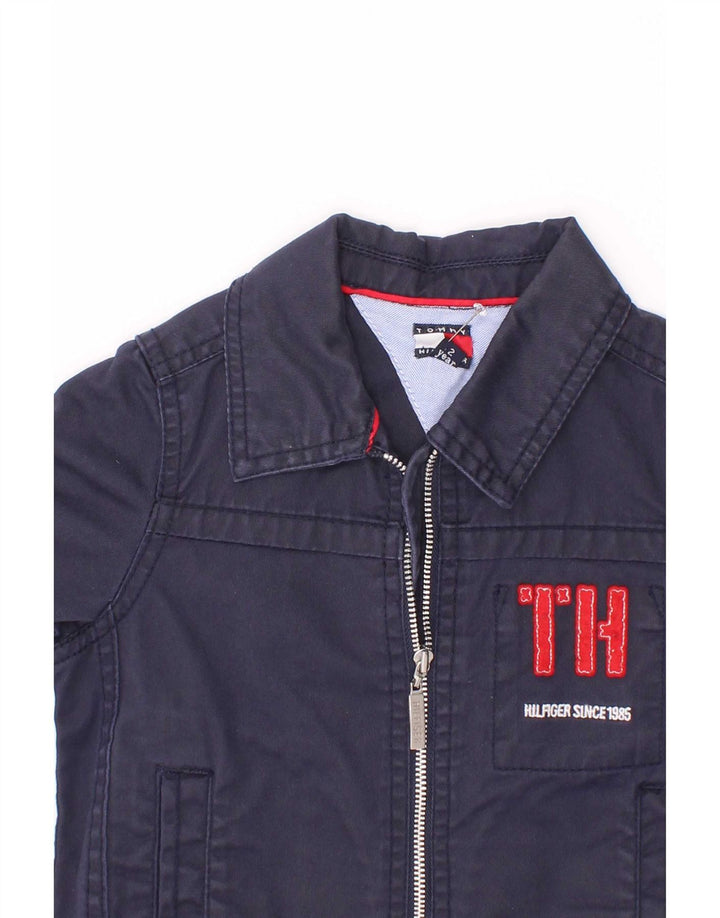 Куртка-бомбер с рисунком Tommy Hilfiger для мальчиков 18–24 месяцев, темно-синяя