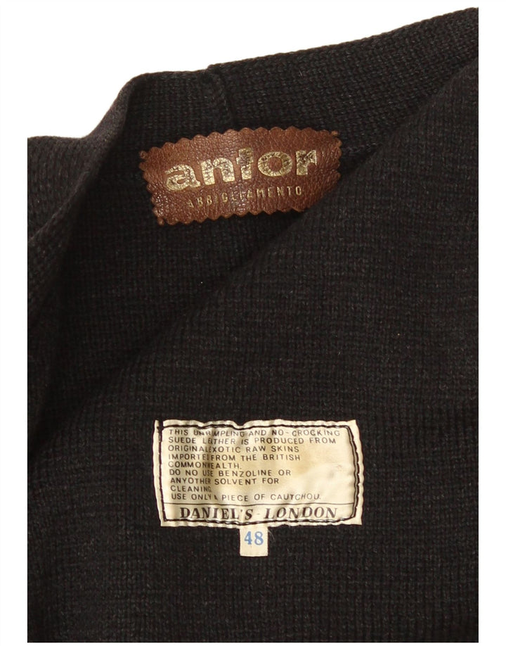 Мужской замшевый свитер-кардиган Anfor EU 48, замша среднего черного цвета с цветными блоками