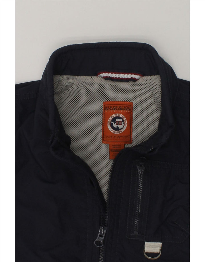 NAPAPIJRI Boys Graphic Bomber Jacket 5-6 Years Navy Blue Polyamide | Vintage Napapijri | Thrift | Second-Hand Napapijri | Used Clothing | Messina Hembry 