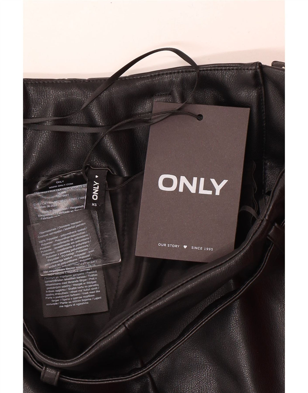 Только женские шорты из искусственной кожи XS W25, черный полиэстер