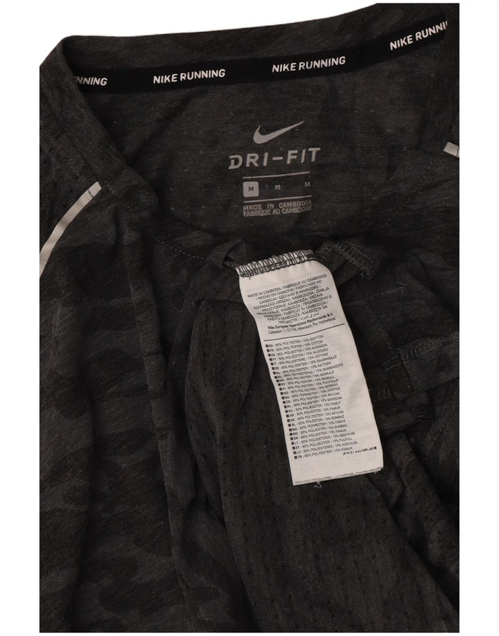 Мужская футболка Nike Dri Fit из полиэстера среднего серого цвета с камуфляжным принтом