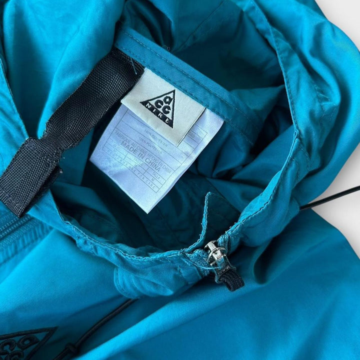 Складная куртка Nike ACG — средняя (подходит как большая)