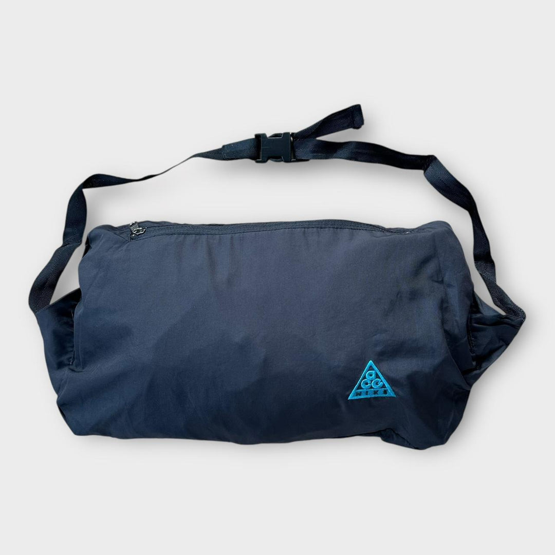 Складная куртка Nike ACG — средняя (подходит как большая)