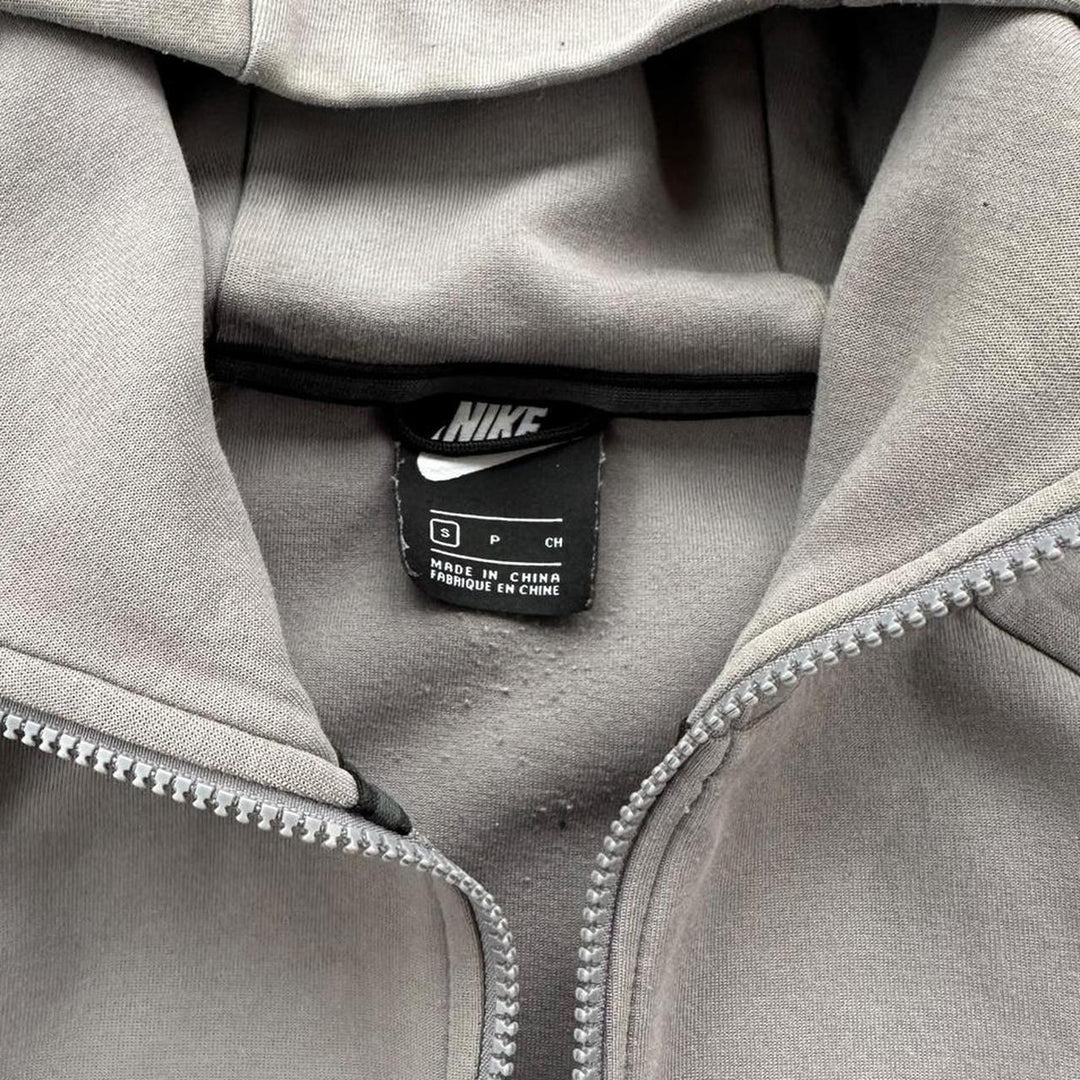 Толстовка Nike в стиле tech – маленькая