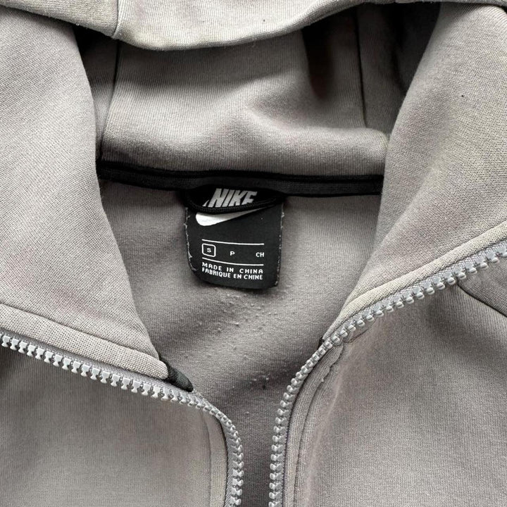 Толстовка Nike в стиле tech – маленькая