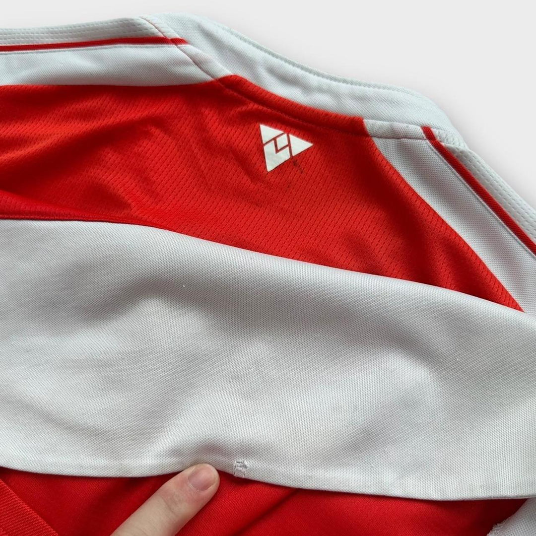 Футболка Арсенала - большая.