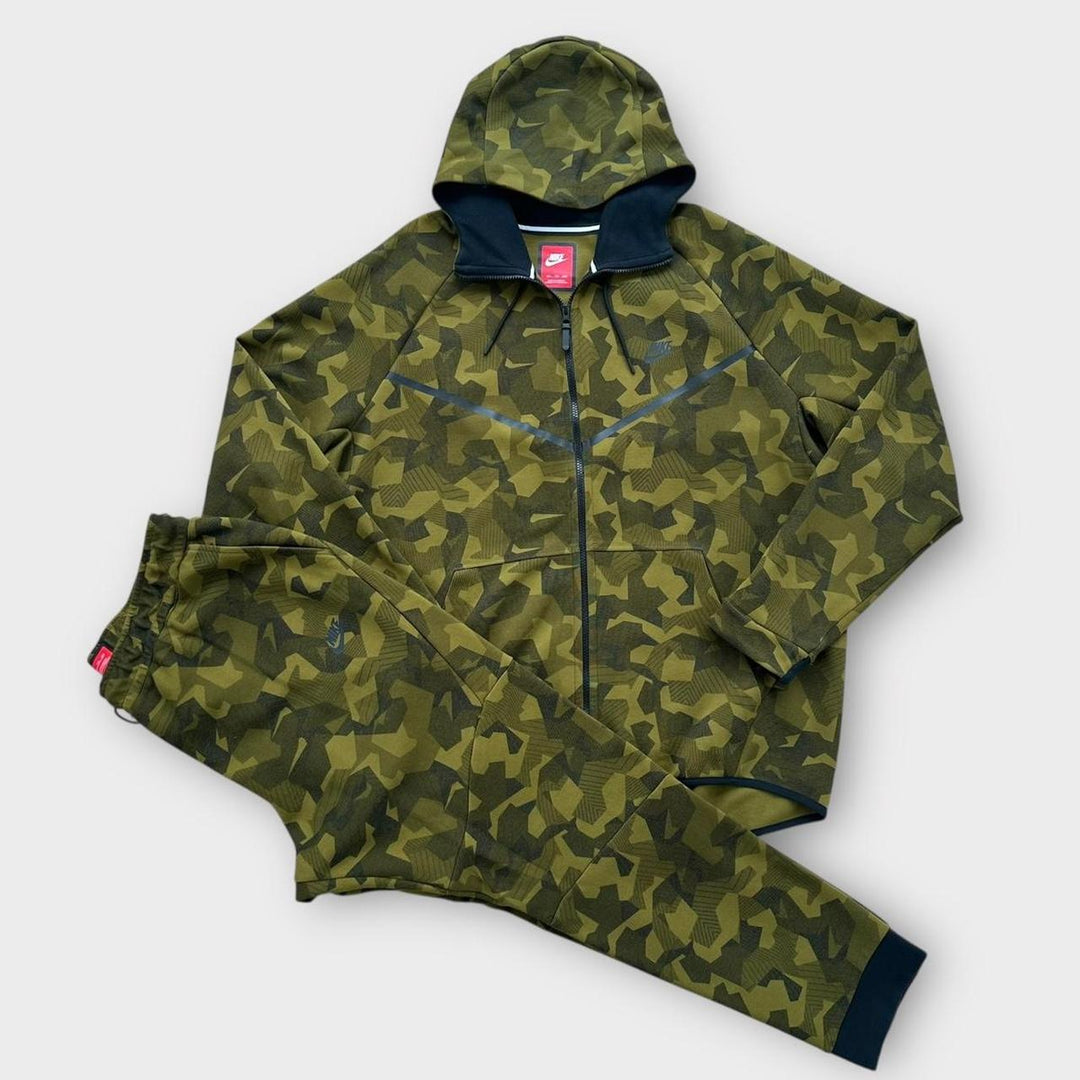 Полный спортивный костюм из технического флиса Nike - XXL