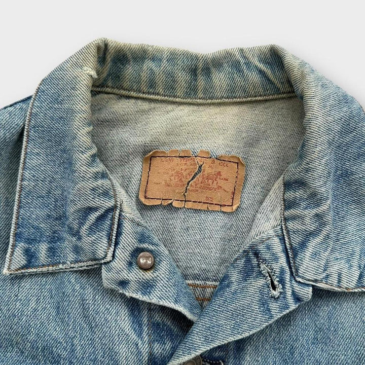 Винтажная джинсовая куртка Levi’s — женская среднего размера