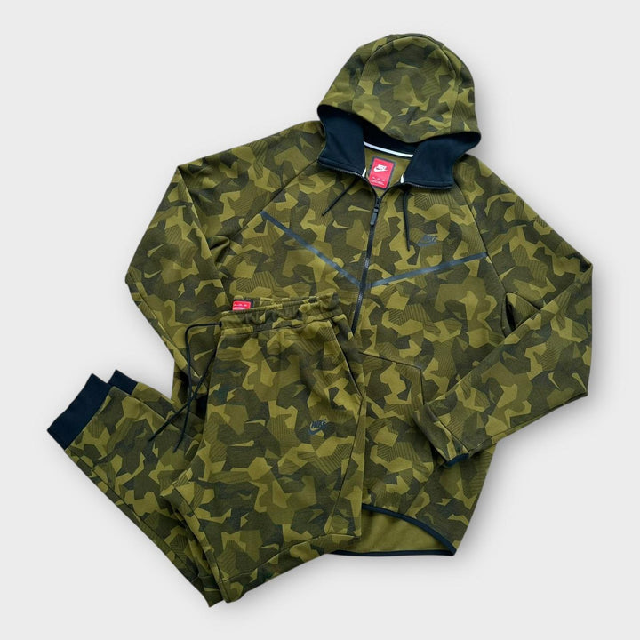 Полный спортивный костюм из технического флиса Nike - XXL