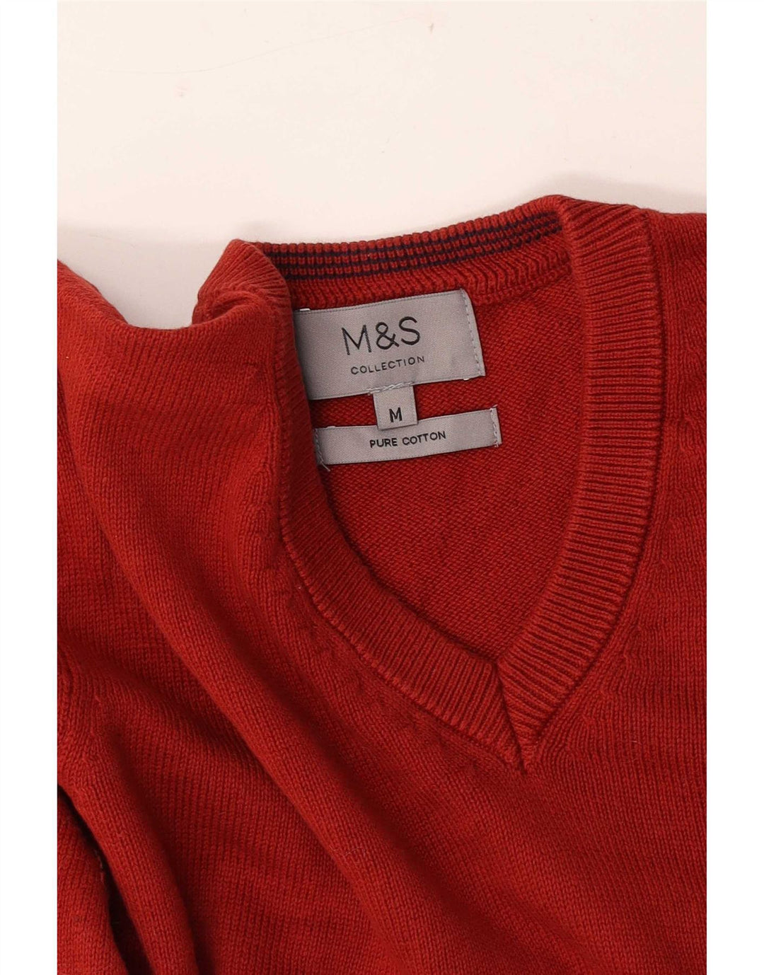 Мужской джемпер с v-образным вырезом Marks & Spencer среднего красного цвета