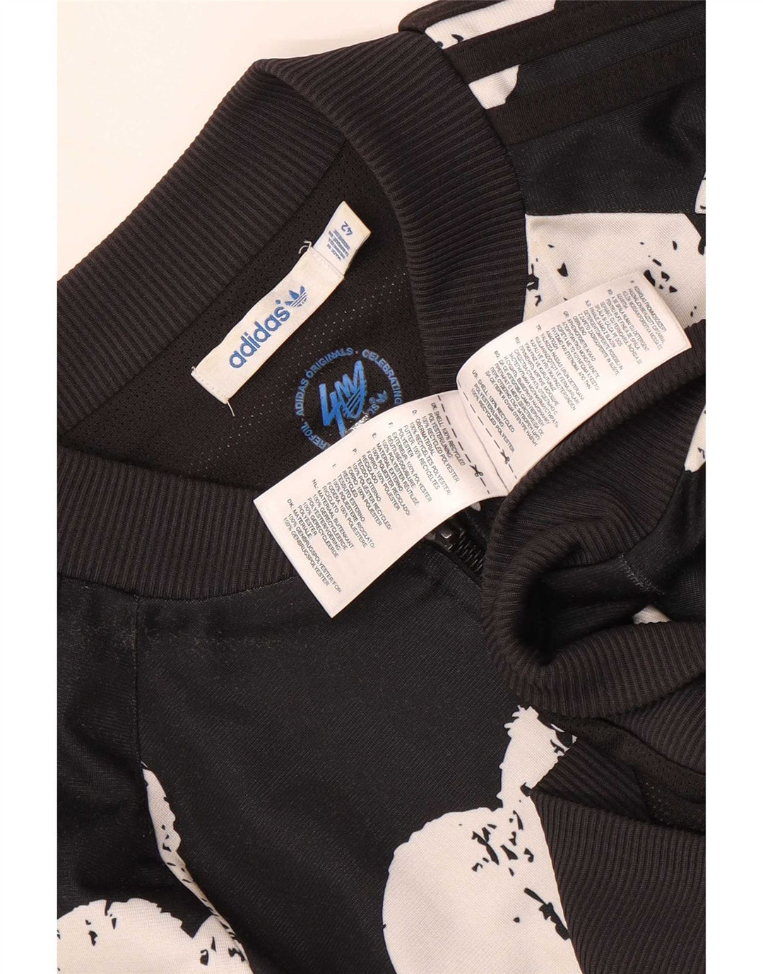 Женский спортивный костюм Adidas с графическим рисунком IT 42 Medium Black Heart