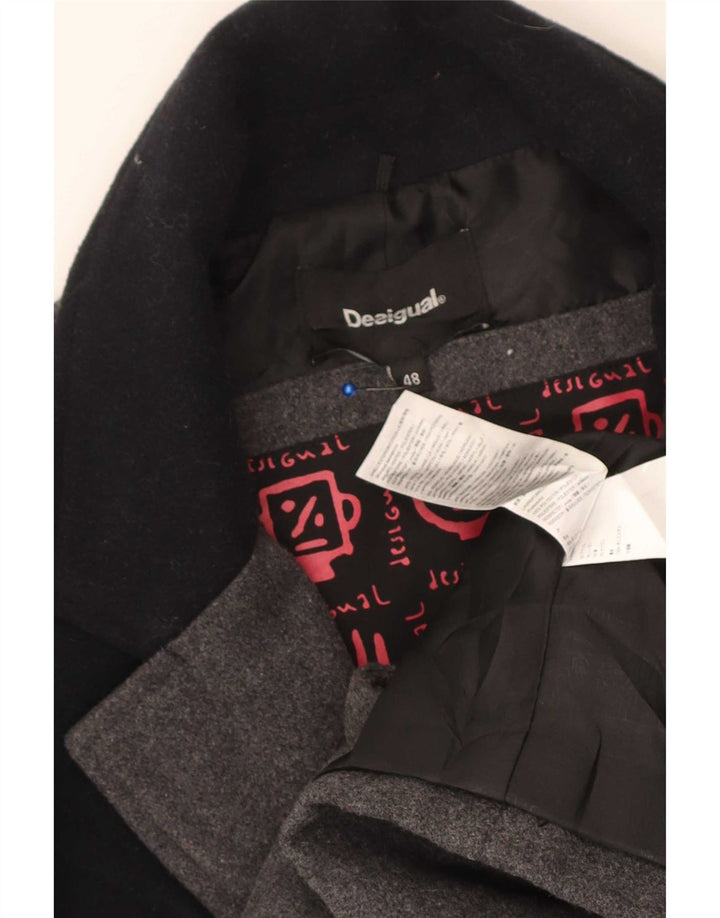 Мужское пальто Desigual IT 48 средне-серое, полиэстер с цветными блоками