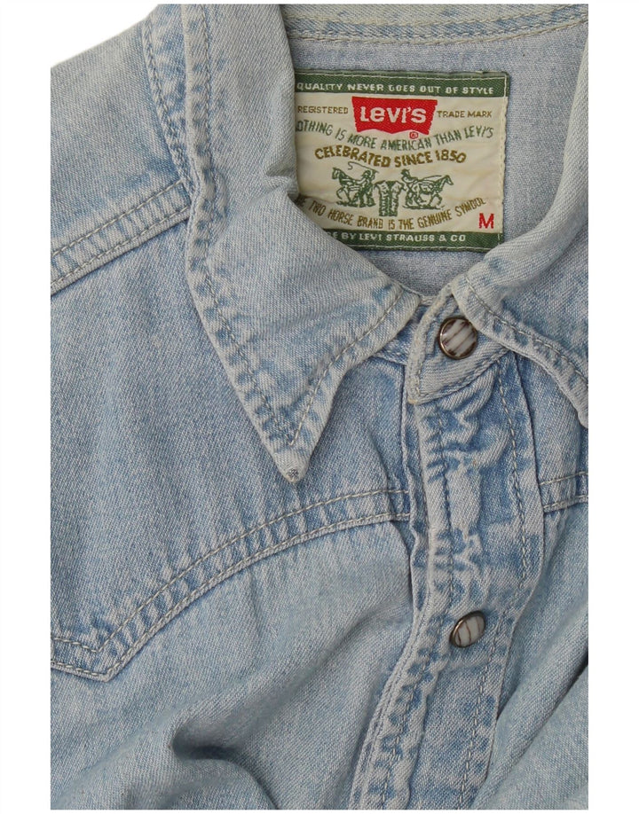 Мужская джинсовая рубашка Levi's среднего синего цвета