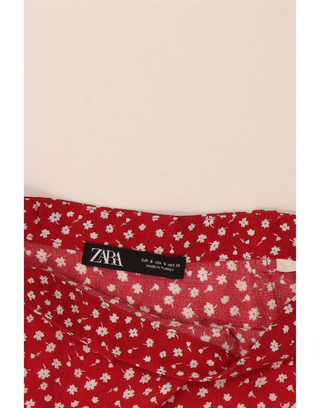 Женские шорты с высокой посадкой Zara, маленькие W26, красные с цветочным принтом