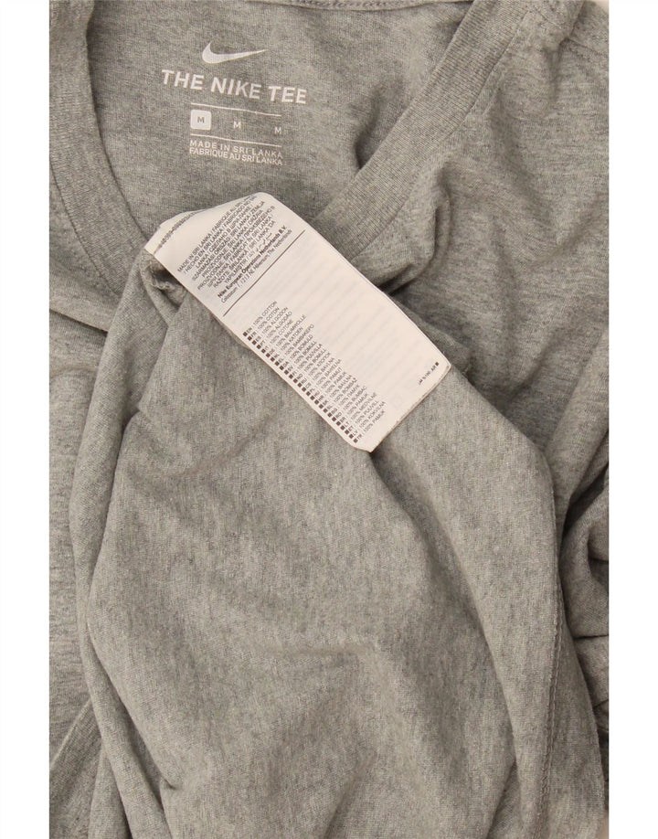 Мужская футболка Nike The Tee Top из хлопка среднего серого цвета