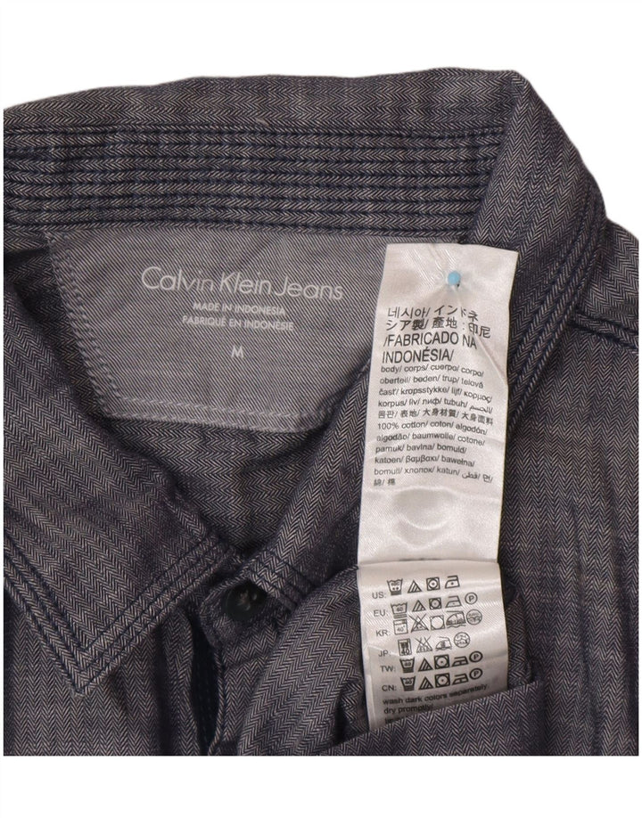 CALVIN KLEIN JEANS Мужская рубашка с коротким рукавом среднего размера, темно-синяя, с узором «елочка»