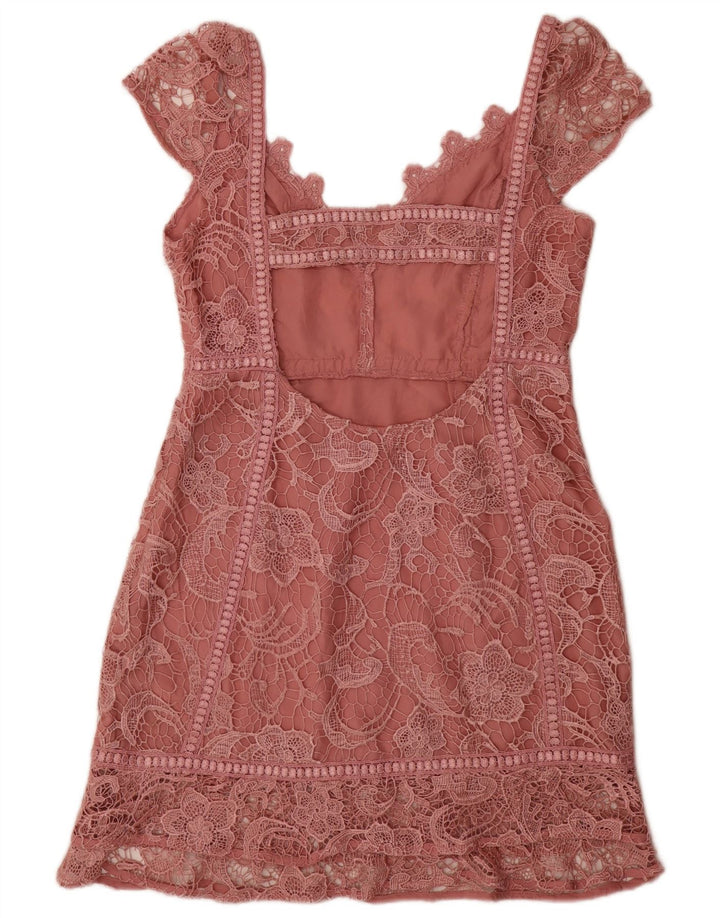 Женское платье-футляр Guess UK 12, полиэстер среднего розового цвета с цветочным принтом