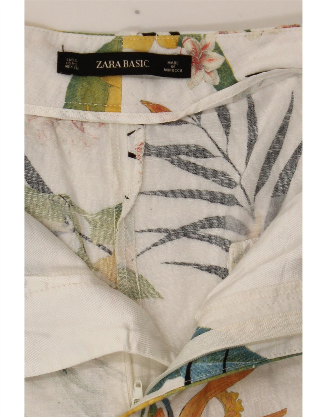 Женские шорты чинос Zara, маленькие W26, белые с цветочным принтом
