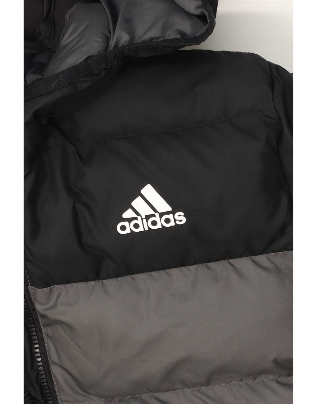 Утепленная куртка Adidas с капюшоном для мальчиков 13-14 лет, серая с цветными блоками