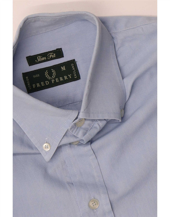 FRED PERRY Мужская приталенная рубашка из хлопка среднего синего цвета