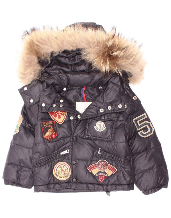 Moncler Утепленная куртка с капюшоном и графическим рисунком для мальчиков 18–24 месяцев, черный нейлон