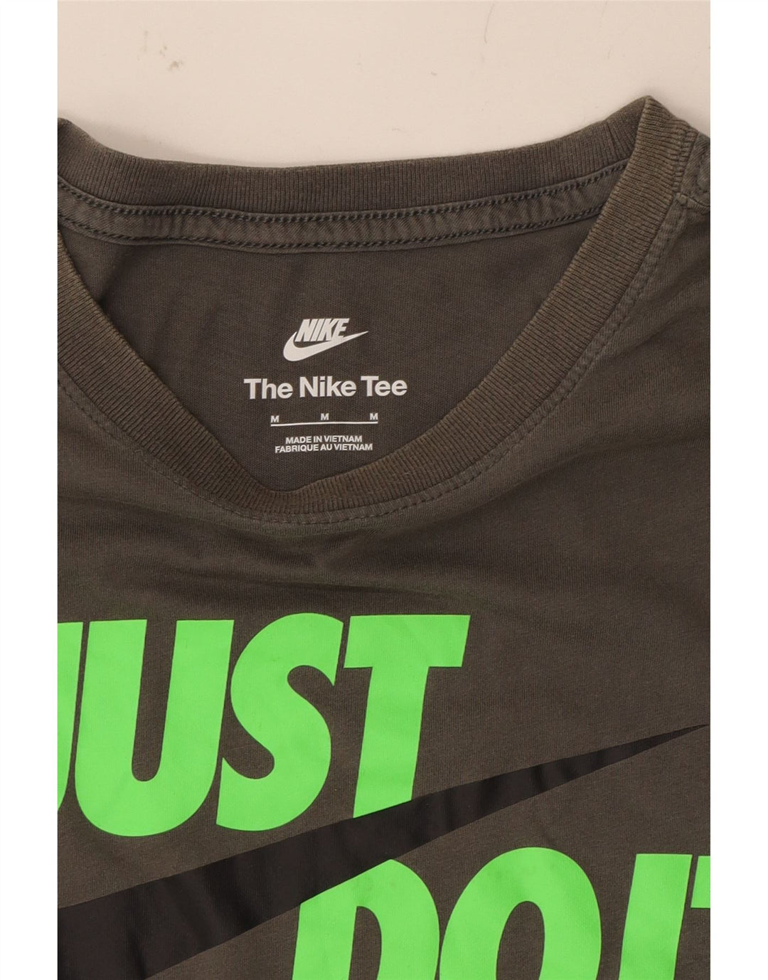 NIKE Mens Graphic T-Shirt Top Medium Grey Vintage Nike and Second-Hand Nike from Messina Hembry 