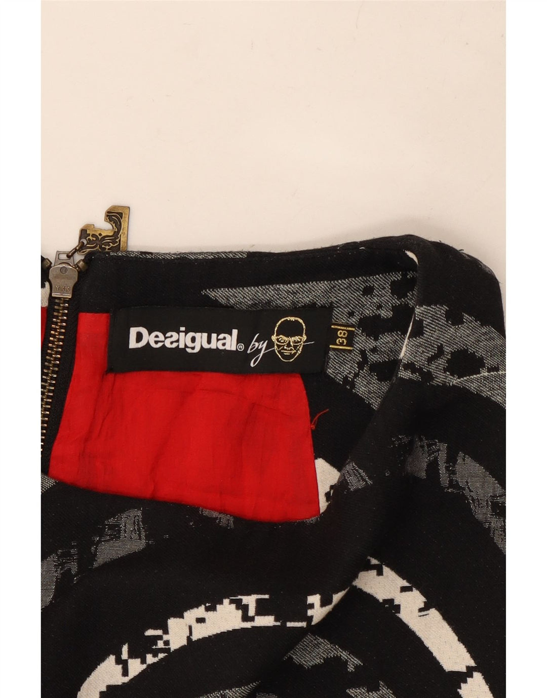Женское платье прямого кроя Desigual без рукавов EU 38, средний разноцветный